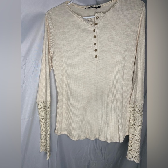 Doe & Rae shirt size medium - Picture 2 of 2